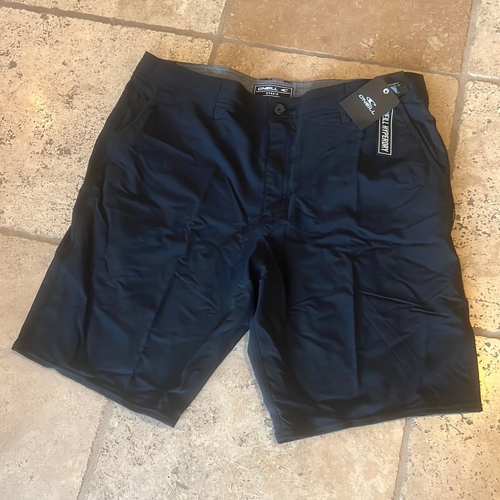 O’Niell hybrid mens shorts 38” waist black w back zipper pocket. New w tags.